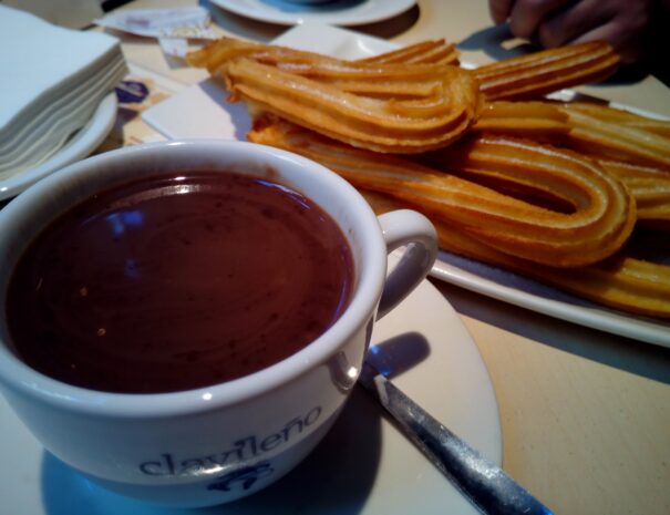 churros-with-chocolate-1114343